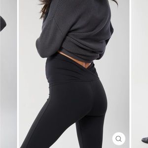 Ingrid and Isabel Everyday ankle zip leggings